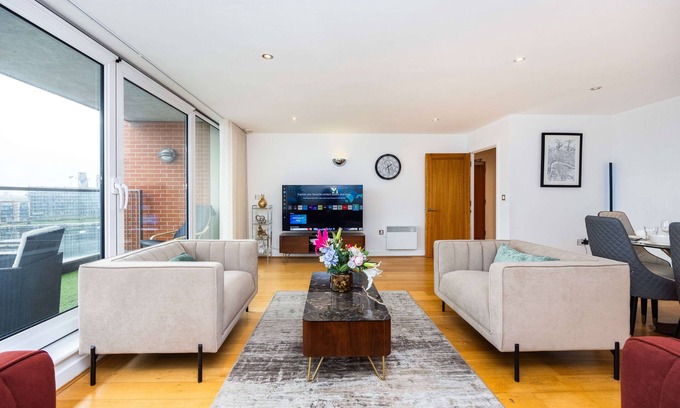 Docklands Apartment | Waterside Bliss Executive Apartment