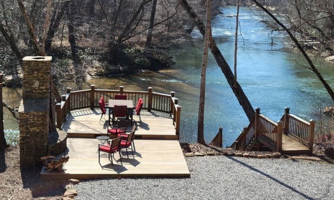 Murrayville Cabin | WATERSIDE CABIN on river/13 acres. Hot-tub. Near wineries, weddings & more