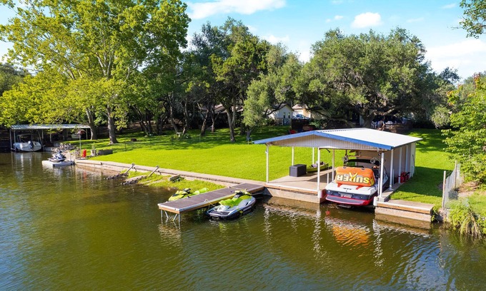 Kingsland House | Waterside Dream - Waterfront Home on Lake LBJ