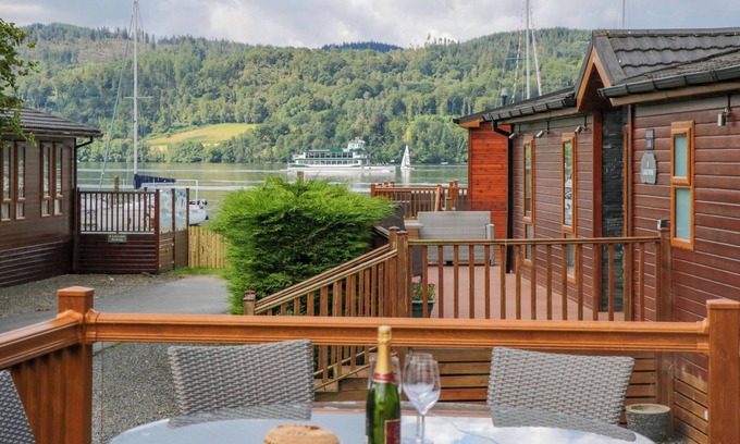 Troutbeck Bridge Cottage | WATERSIDE LODGE, family friendly, with pool in Windermere