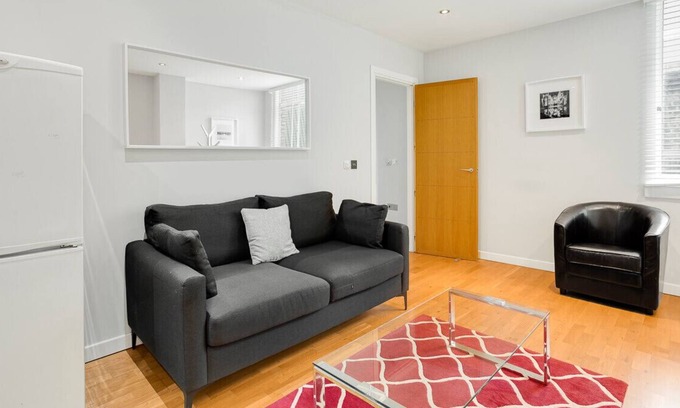 Queenhithe Apartment | Watling Street Residence 11