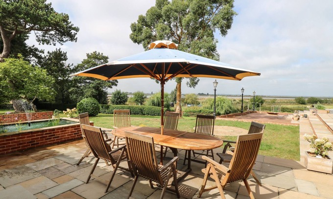 Burgh Castle Cottage | Waveney View Cottage