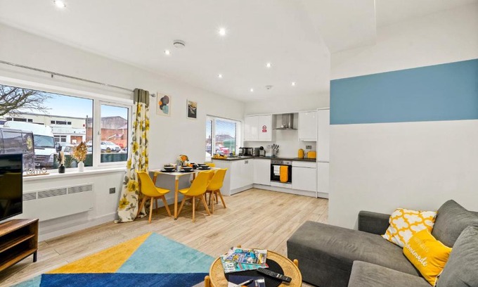 Swindon Apartment | Wayfield Apartment - Free Parking