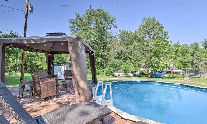 Bedford Cottage | ‘Wee Humble Cottage’ w/Area Hunting + Canoeing!