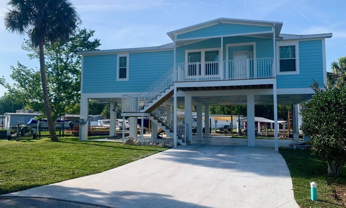 Homosassa House | Weekly/Monthly Discount: NEW Waterfront Home/Room for Boat/Close to Springs