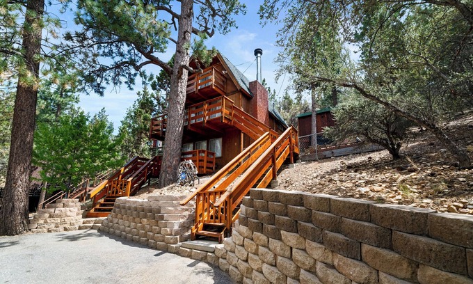 Big Bear City House | Weekly Stay Discounts- Tri-Level, Big Bear Cabin. Spacious Decking, HotTub