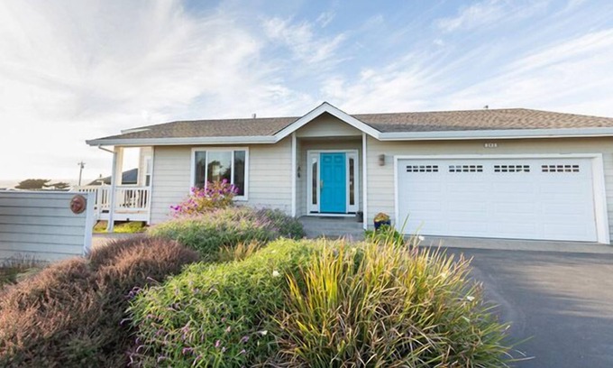 Sereno del Mar House | Welcome Home - Pet friendly** Coastal home with spanning ocean views