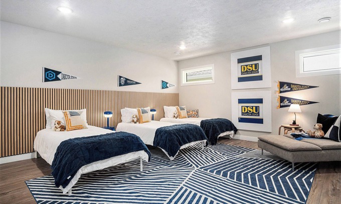 Madison House | Welcome Hunters! Dog Friendly Home - 3 TVs - Private Fenced Yard