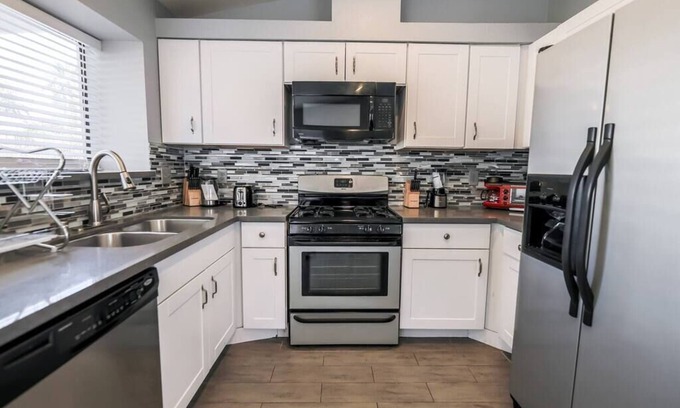 Paradise Villa | Welcome to Fabulous Las Vegas! Located minutes away from the Las Vegas Strip