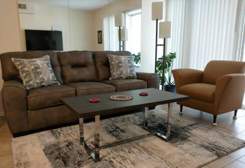 Hillcrest Apartment | Welcome to Midtown Condo