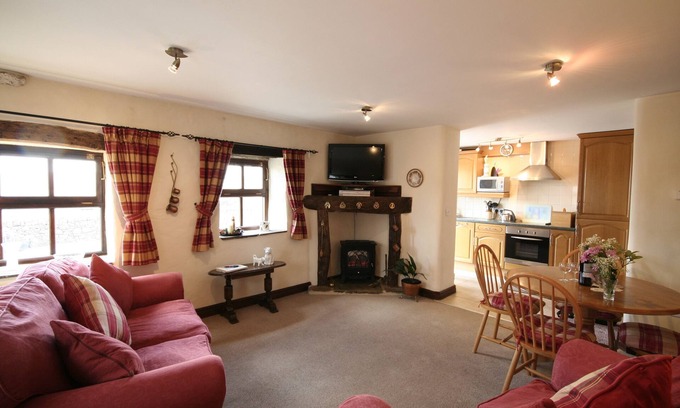 Hope Valley Cottage | Welcome to Milkmaid’s Cottage, where charm meets comfort