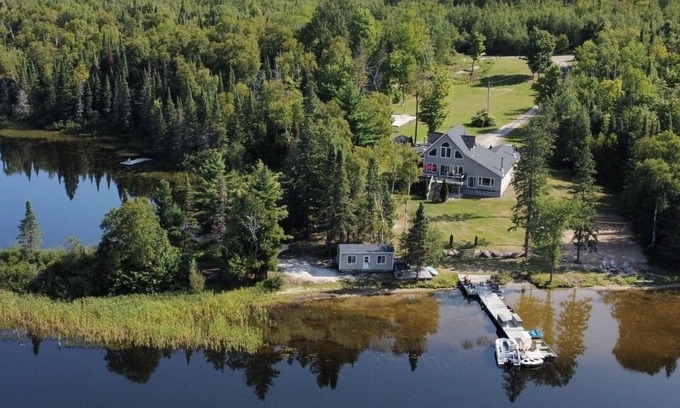 Nipissing House | 🏡 Welcome to our Private Oasis: Spectacular 5-Bedroom Sandy Waterfront Home 🌞🏖️