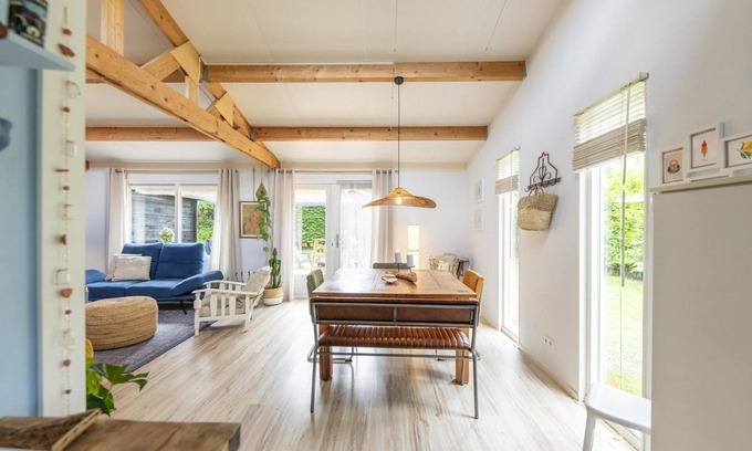 Ouddorp House | Welcome to Prinsenhof 62, a beautiful holiday home in the serene nature park Prinsenhof, where you will find the peace and relaxation you need.