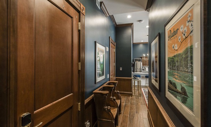 Downtown Nashville Apartment | Welcome to the legendary Southern Turf Building in the heart of downtown Nashville, Tennessee!