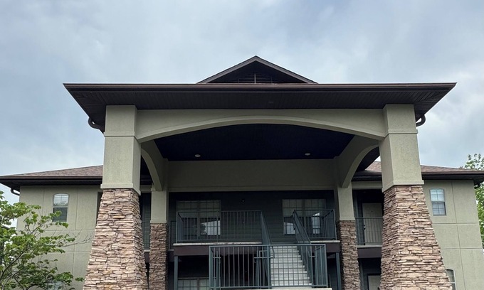 Branson West Condo | Welcome to this charming 2-bedroom condo located 5 mins from Silver Dollar City!
