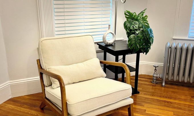 Manchester Apartment | Welcome to Walnut Oasis, a historic apartment home located in the North End!