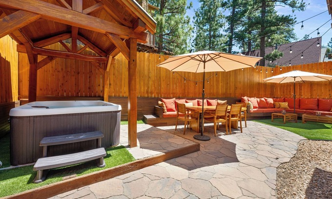 Fox Farm Cabin | Welcoming 2-bedroom cabin with SPA in Big Bear Lake