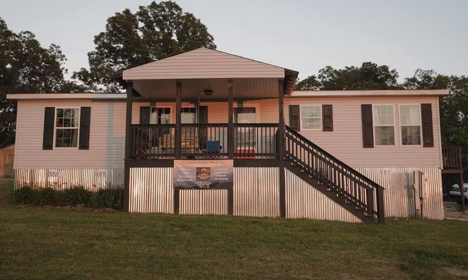 Bluewell House | Welcoming 3-bedroom house with AC in charming Rock