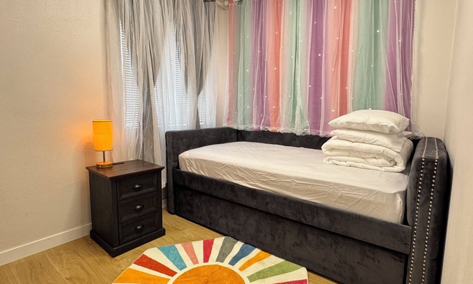 Valinda House | Welcoming 3-bedroom tiny house with AC in La Puente