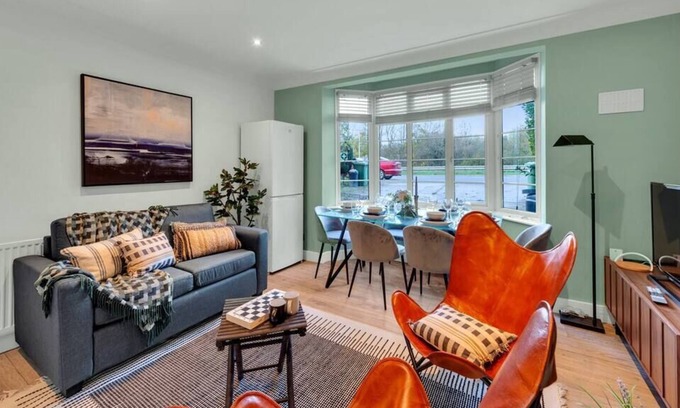 Pettits Apartment | Welcoming 3 BR Apt in the East