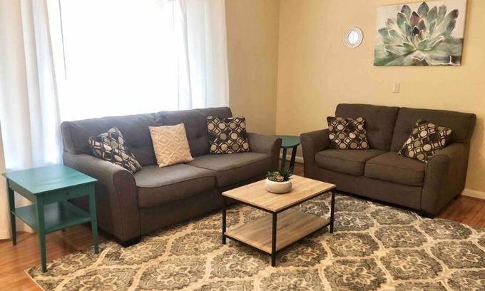 Cary House | *Welcoming Cary Townhome*King Bed*Long Term Stays*