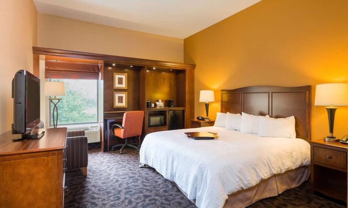 Danville Hotel | Welcoming Danville Retreat: Free Parking, Pet-Friendly, near Route 80