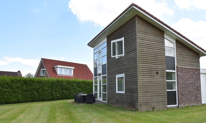 Zeewolde House | Welcoming holiday home in Zeewolde with garden