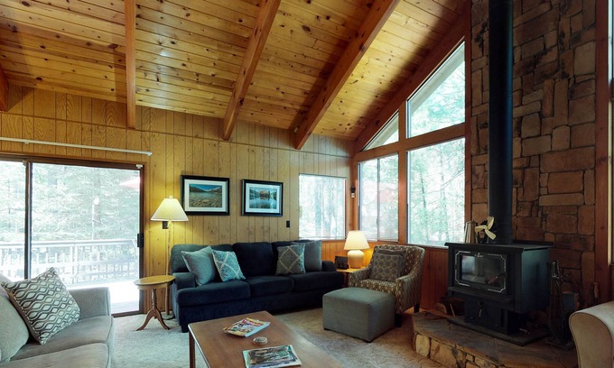 Arnold Cabin | Welcoming home with foosball & spacious deck - near recreation center & pool
