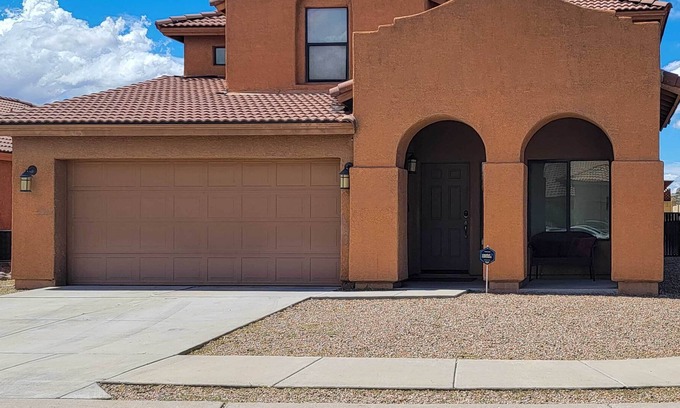 Tucson House | Welcoming Tucson Home ~ 6 Mi to Downtown!