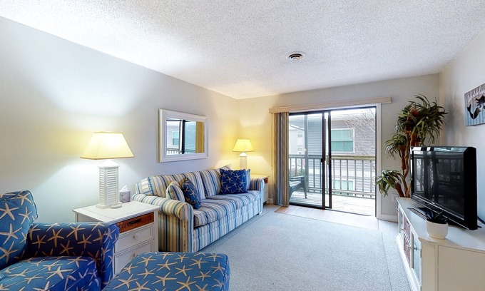 North Ocean City Condo | Well-Located Condo 2 Blocks from the Beach w/AC & Private Laundry