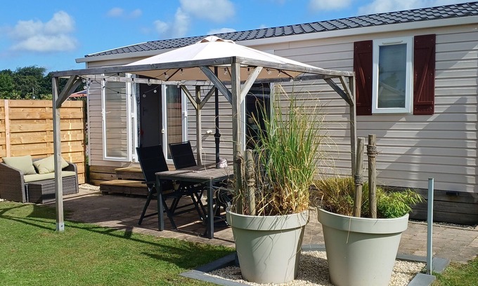 Renesse Ski Chalet | Well maintained mobile home