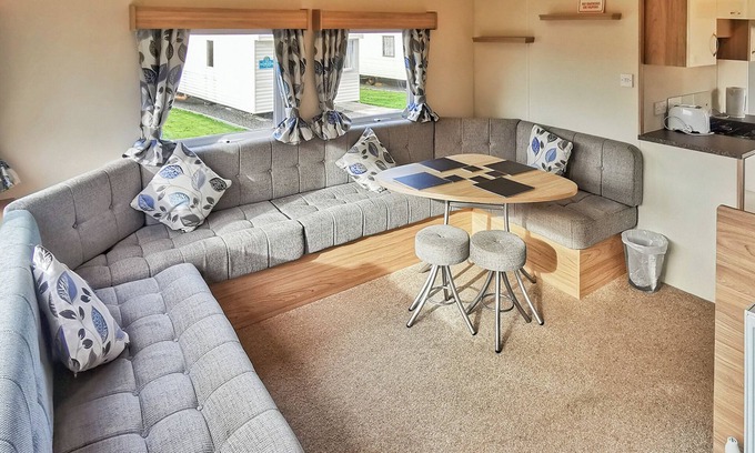 Narberth House | Well presented 12ft-wide caravan with one double and one twin.