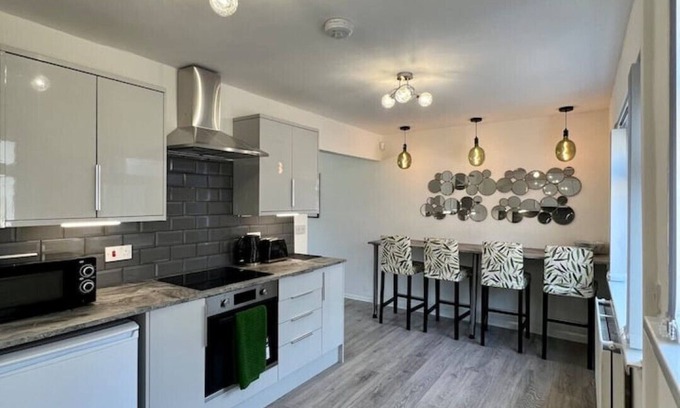 Merthyr Tydfil House | Welsh Getaway Home 2 (10 mins to Bike Park Wales)