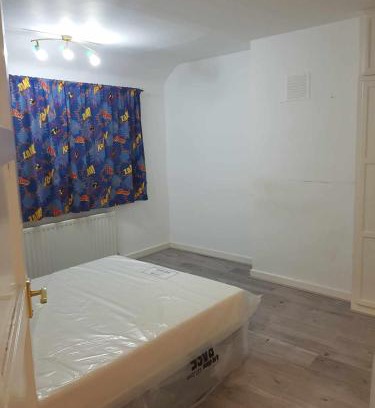 Barnhill House | Wembley Homestay