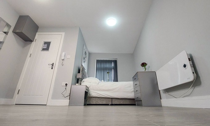 West Bromwich Apartment | West Bromwich Studio, Sleeps 2 near Birmingham