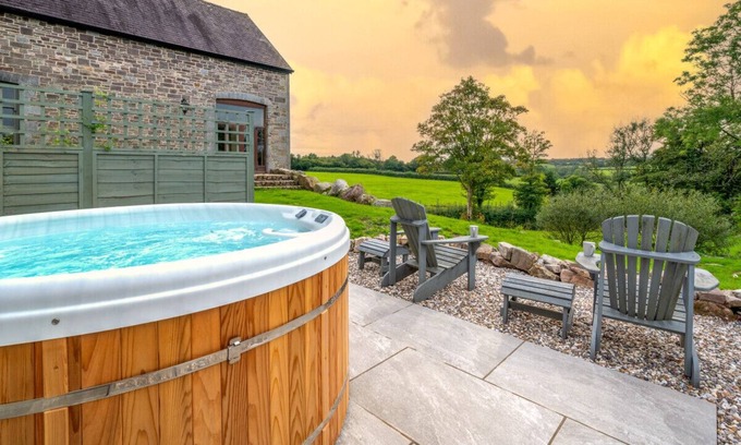 Tavernspite House | West Cottage - Two Bedroom House, Sleeps 4