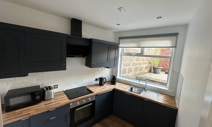 Aberdeen West End Apartment | West End Retreat, Minutes to Airport & City Center