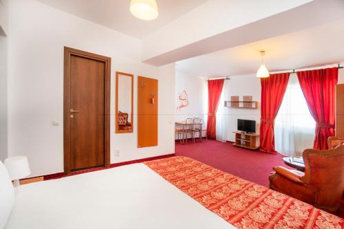 Militari Apartment | West Gate Studios