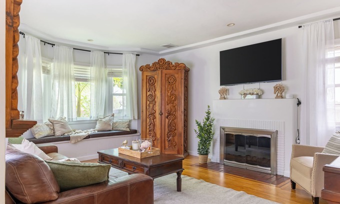 West Los Angeles House | West LA 2BR/2BA Designer Retreat, Near Santa Monica, UCLA, Culver City, SoFi
