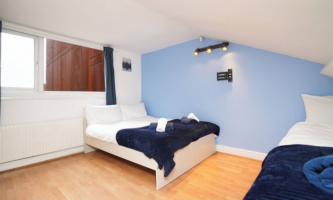 Sheffield City Centre Apartment | West Street Apartment: Free Parking, Rare Find