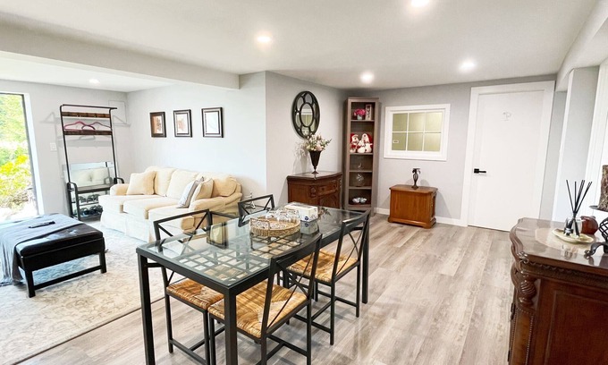 West Vancouver House | West Vancouver · Landmark View · Prime Location · 2BR Private Suite