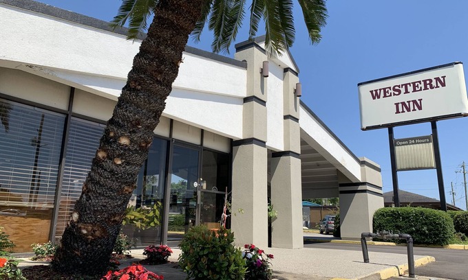 South Pensacola Hotel | Western Inn