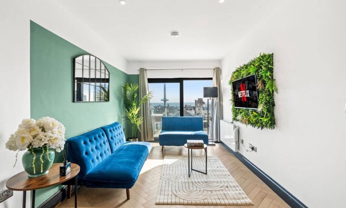 Brighton City Centre Apartment | Western Seaview Terrace | Sleeps 9 | 8Beds