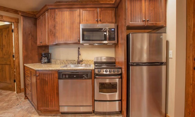Branson Resort | Westgate Branson Woods 1 King BR Villa, full kitchen, pet friendly