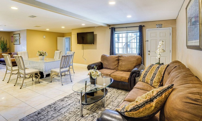 Westminster Apartment | Westminster Apartment Near Beaches & Theme Parks!