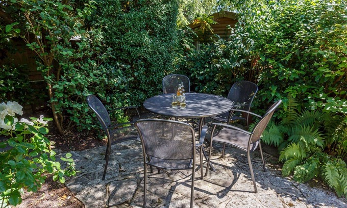 Wareham Apartment | Westport Cottage, Wareham. Sleeps 5 & baby