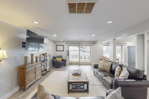 Depoe Bay Apartment | Whale Watchers -Lower