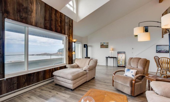 Depoe Bay Apartment | Whaler's Getaway