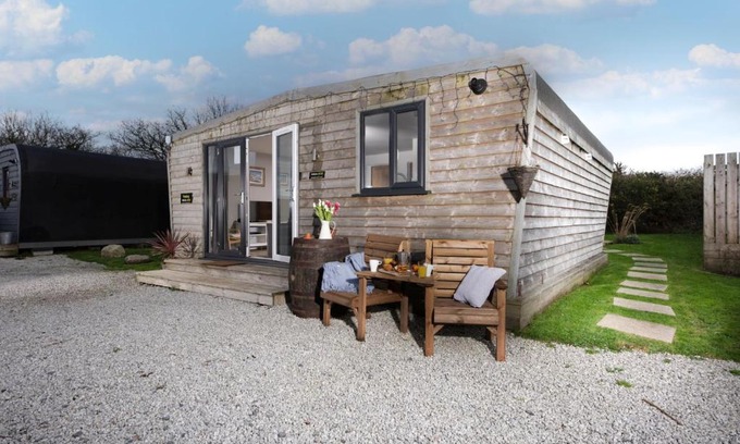 Helford Passage Apartment | Wheal Rose -Beautifully Fitted Lodge Helston Cornwall