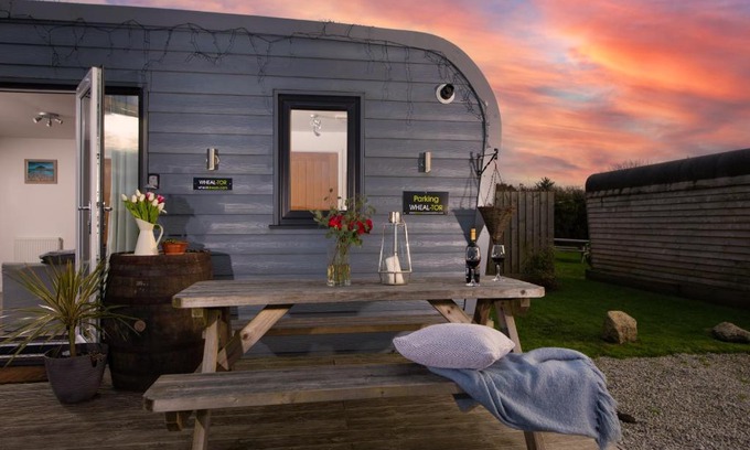 Helford Passage Apartment | Wheal Tor- Beautifully Fitted Wooden Lodge Helston Cornwall